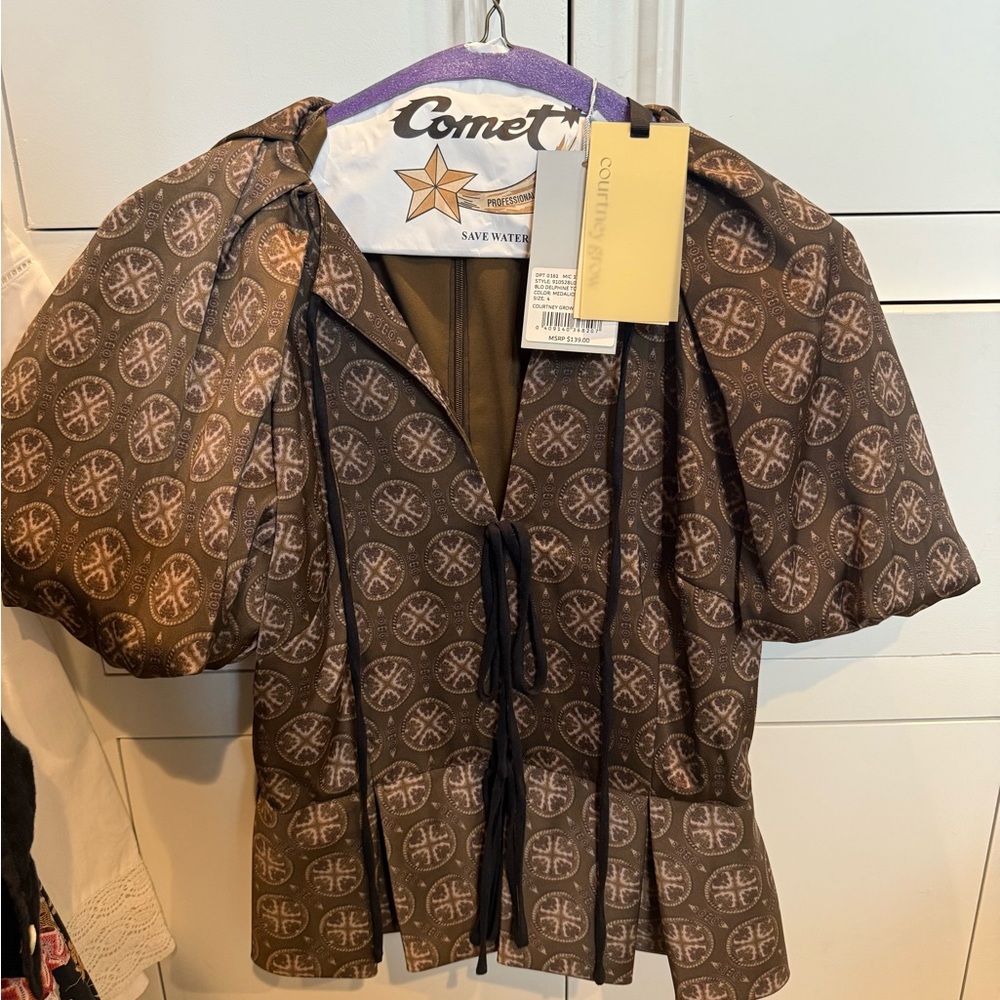 Courtney Grow x Dillards Delphine Medallion Top size 4